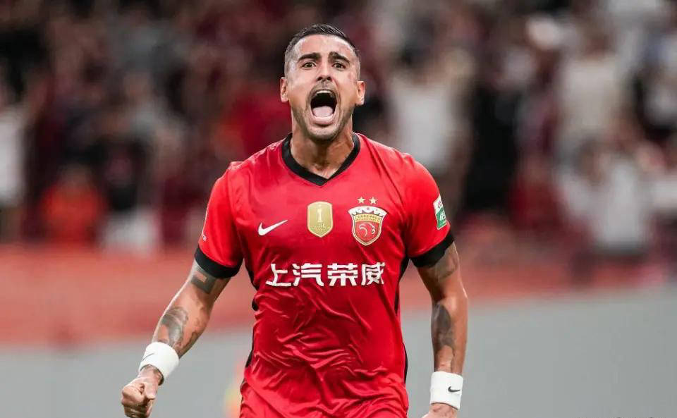 关键时刻体能课后，武汉三镇绝杀压哨备战德甲，态度坚定，赛程密集仍需轮换