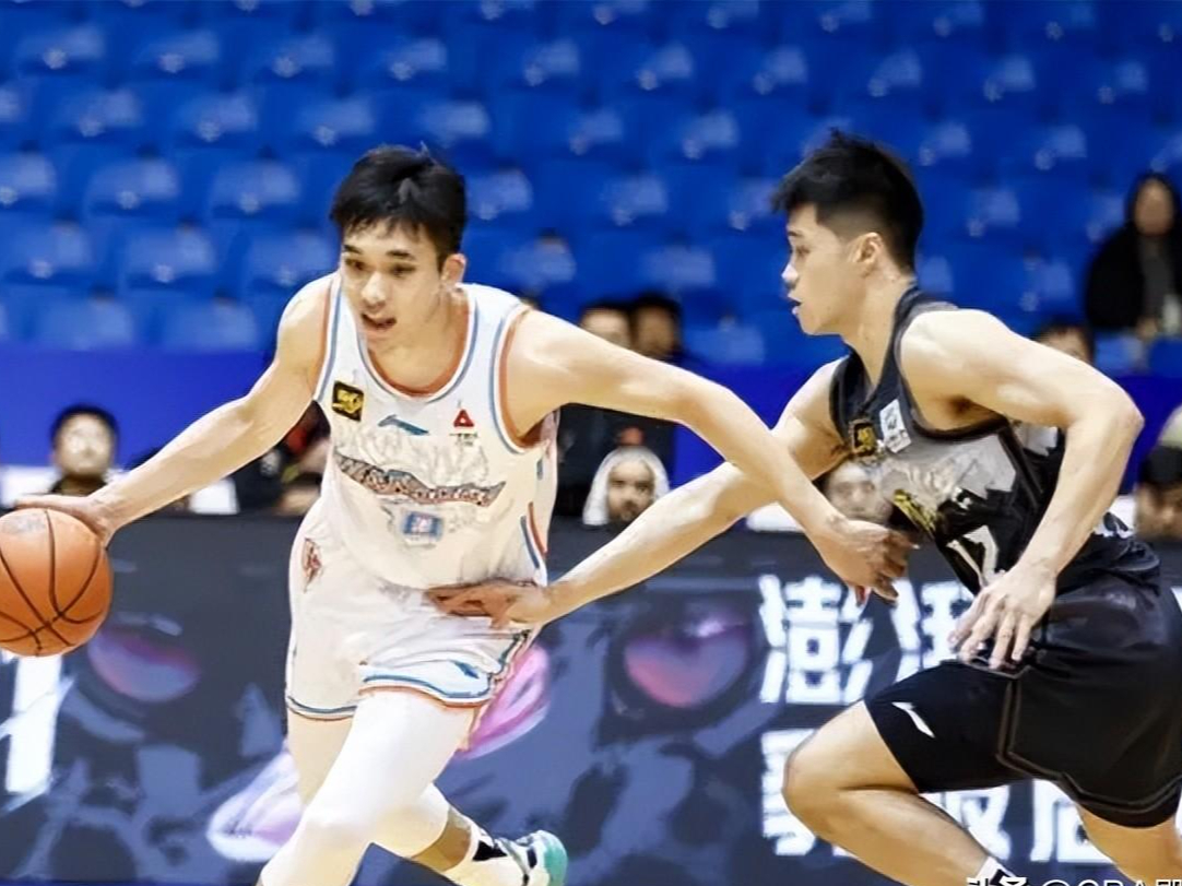 包含集结日体能课后，山东男篮迎来里程碑备战CBA季后赛，气氛紧张，心理建设被强调的词条